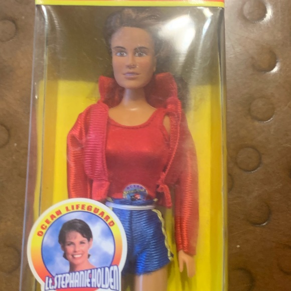 1997 Toy Island Baywatch Posable Barbie Doll Lifeguard Lt. Stephanie Holden - Picture 2 of 6
